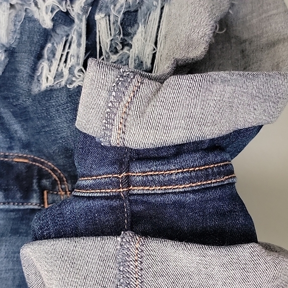 AEO curvy hi-rise Festival VSCO denim shortie shorts size 2 - Picture 4 of 10
